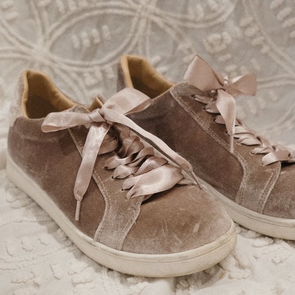 Sam Edelman Shoes - Sam Edelman Mauve Pink Velvet Sneakers